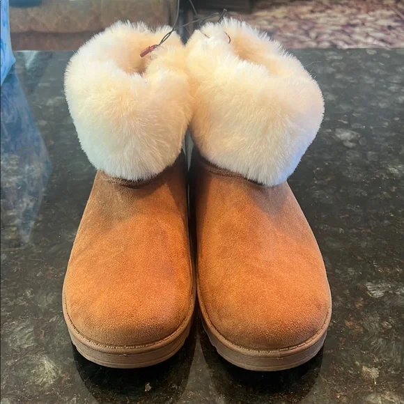 Tan Suede Boots with White Fur Trim - Picture 3 of 8